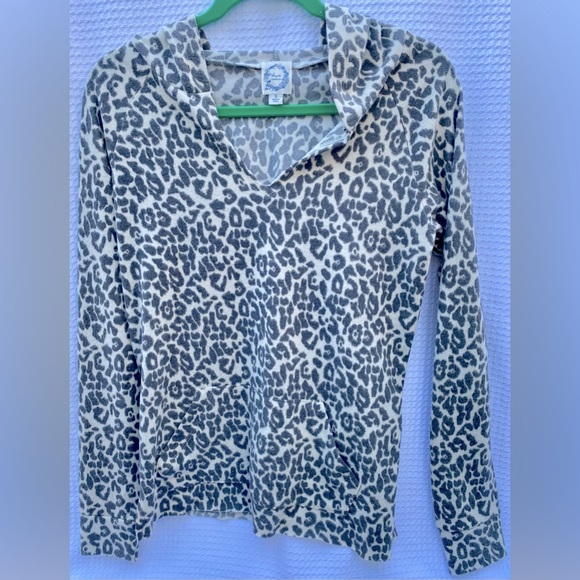 Francesca’s leopard print v neck longsleeve with hood - Picture 1 of 4